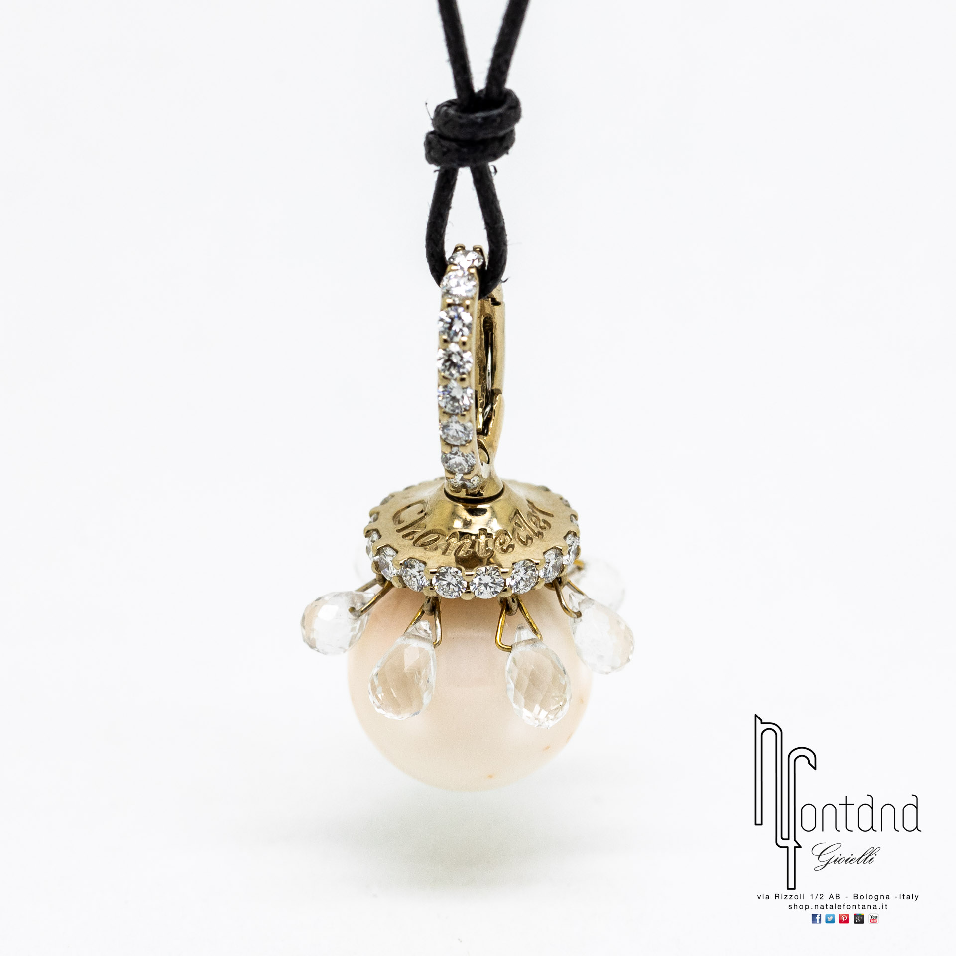 CIONDOLO CHERIE IN ORO BIANCO, DIAMANTI, CORALLO BIANCO E CRISTALLO DI ROCCA