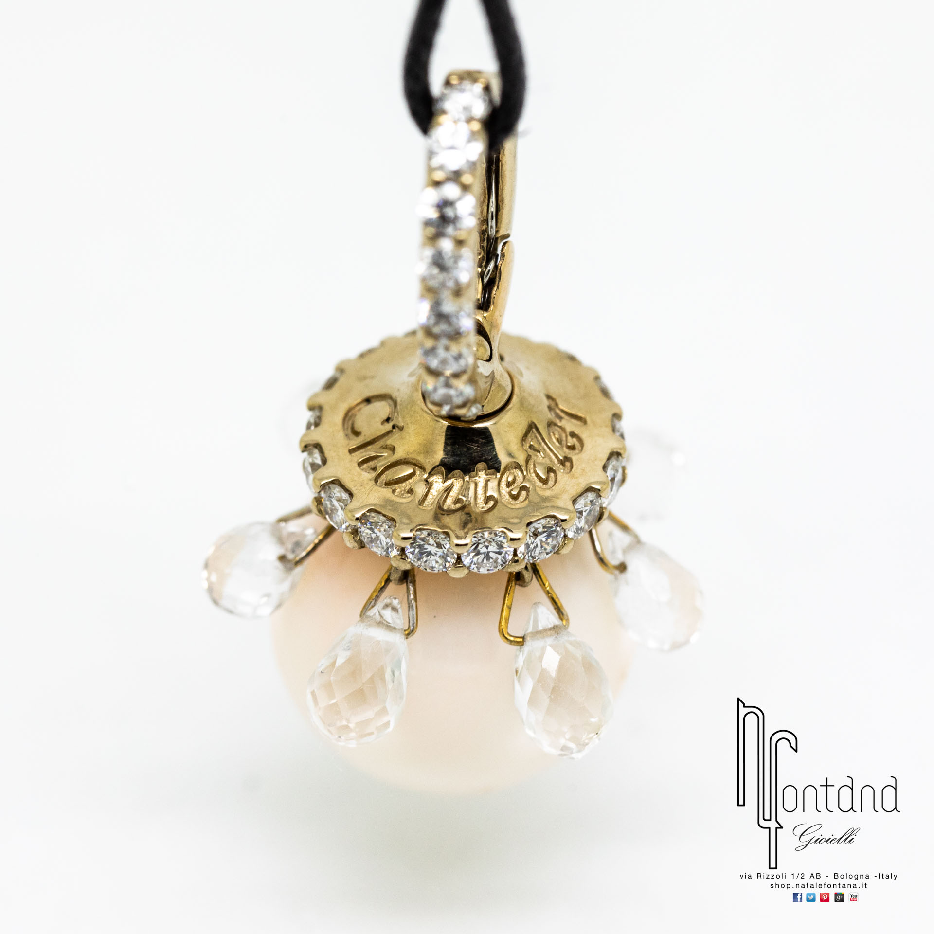 CIONDOLO CHERIE IN ORO BIANCO, DIAMANTI, CORALLO BIANCO E CRISTALLO DI ROCCA