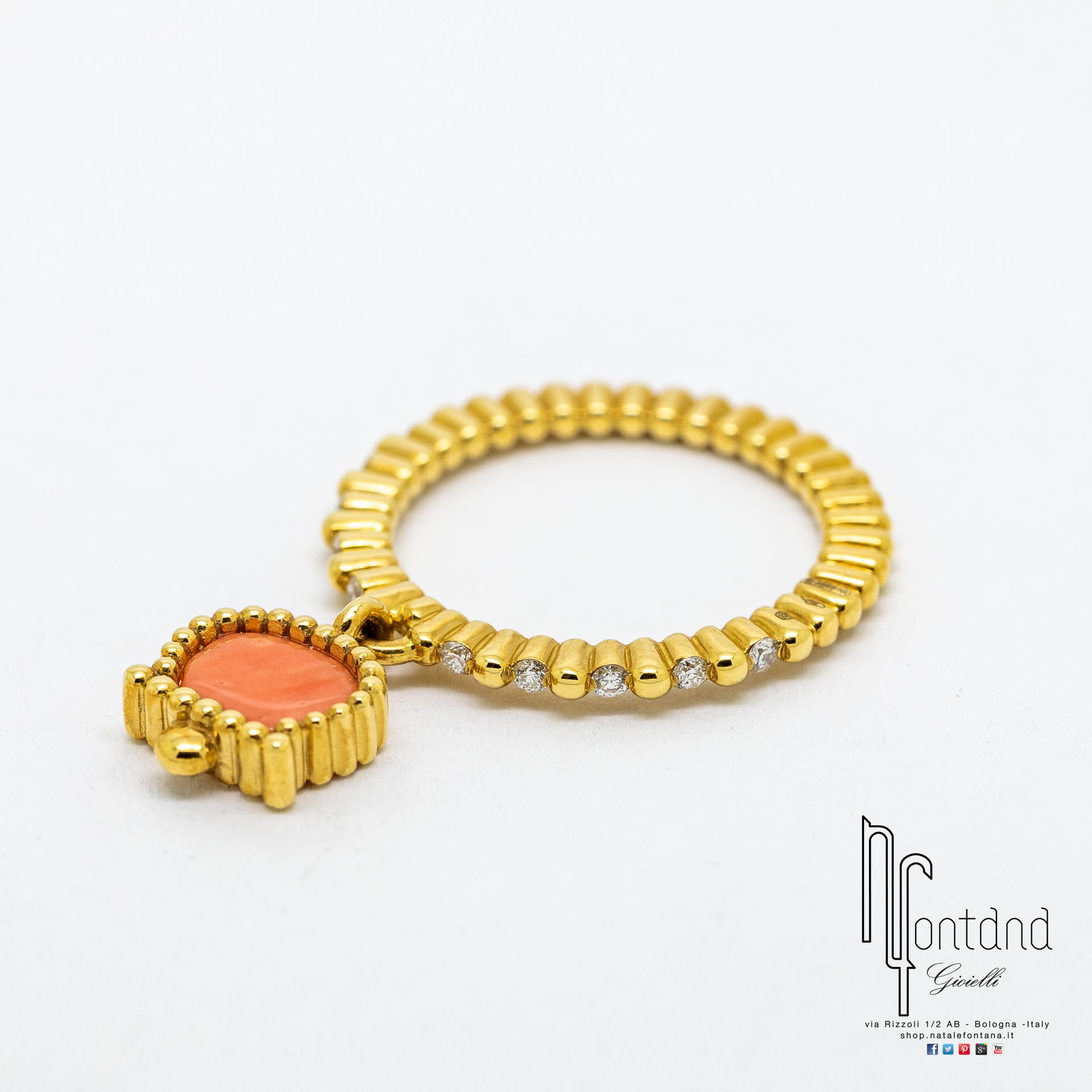 ANELLO ANIMA '70 IN ORO GIALLO, DIAMANTI E CORALLO SALMONE
