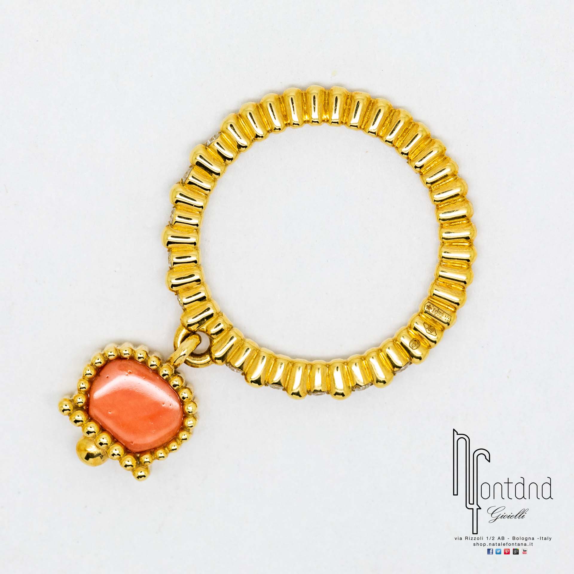 ANELLO ANIMA '70 IN ORO GIALLO, DIAMANTI E CORALLO SALMONE