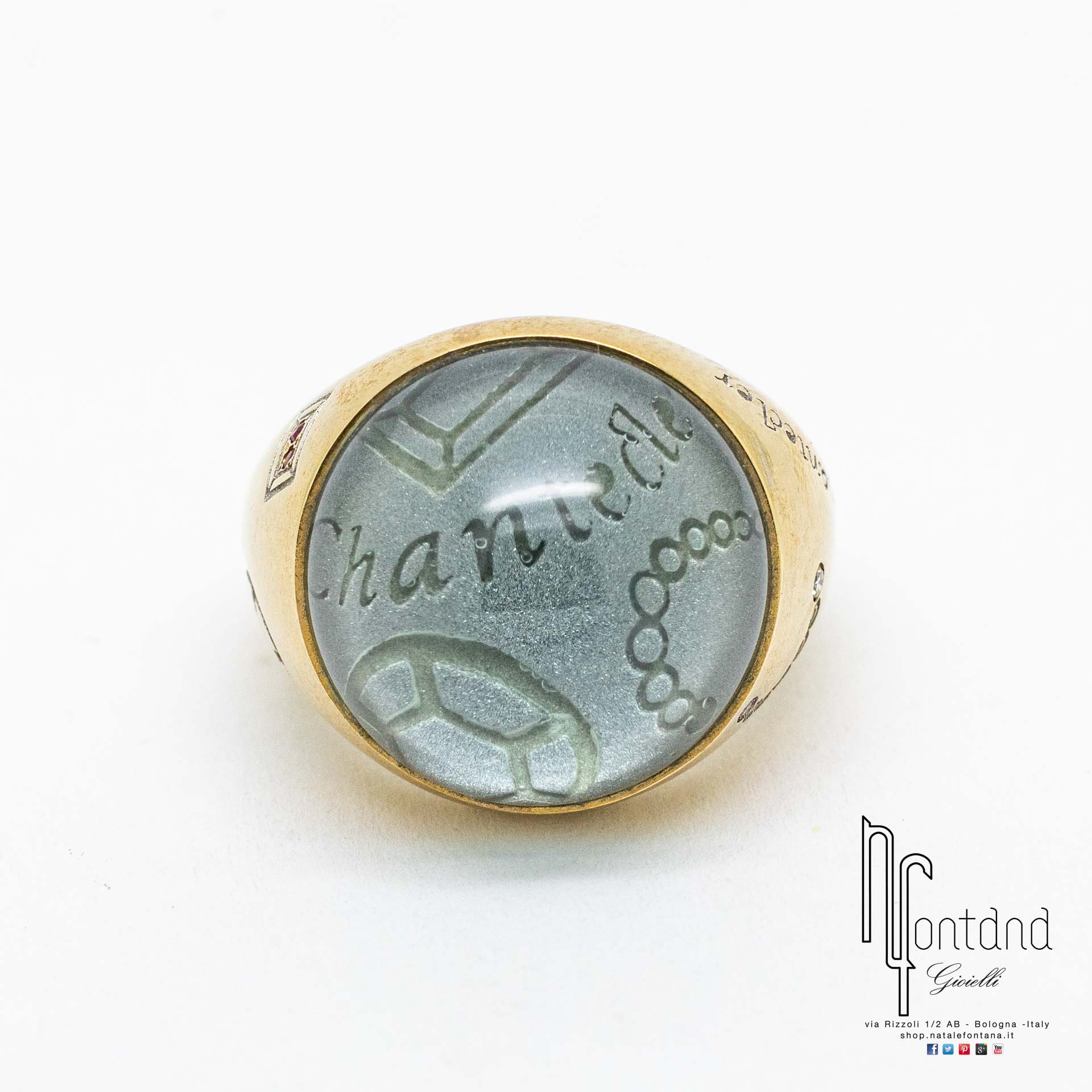 ANELLO SUAMEM IN ORO GIALLO, DIAMANTI, QUARZO BLU, SMERALDI E RUBINI