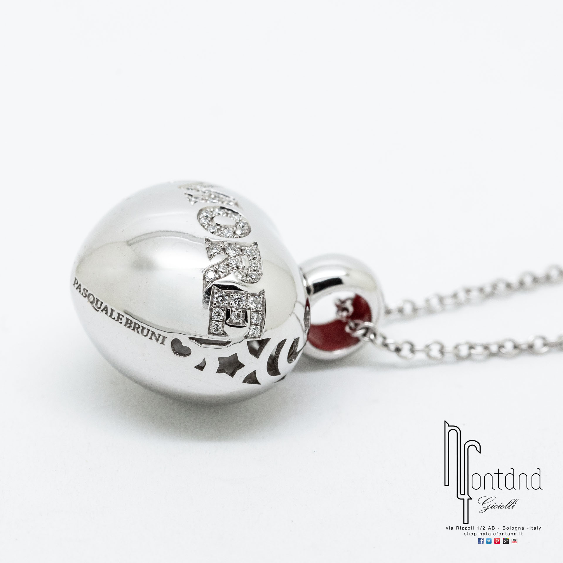 CIONDOLO AMORE IN ORO BIANCO 18KT E SCRITTA IN DIAMANTI BIANCHI