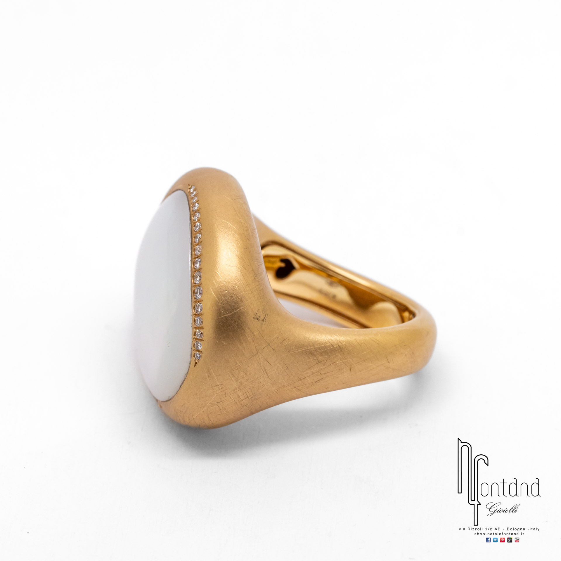 ANELLO ENCHANTE' IN ORO ROSA SATINATO 18KT, DIAMANTI, MADREPERLA E CRISTALLO DI ROCCA