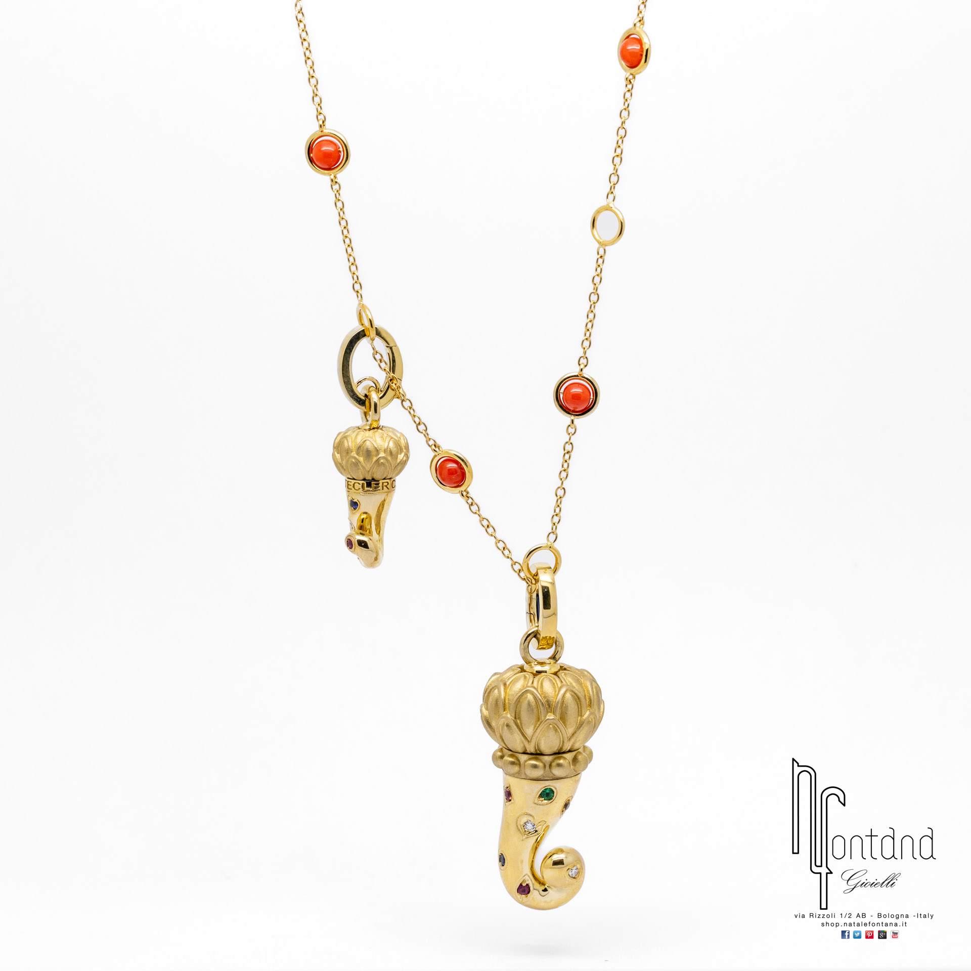 CIONDOLO CORNO IN ORO GIALLO 9KT, DIAMANTI, ZAFFIRI BLU, SMERALDI E RUBINI