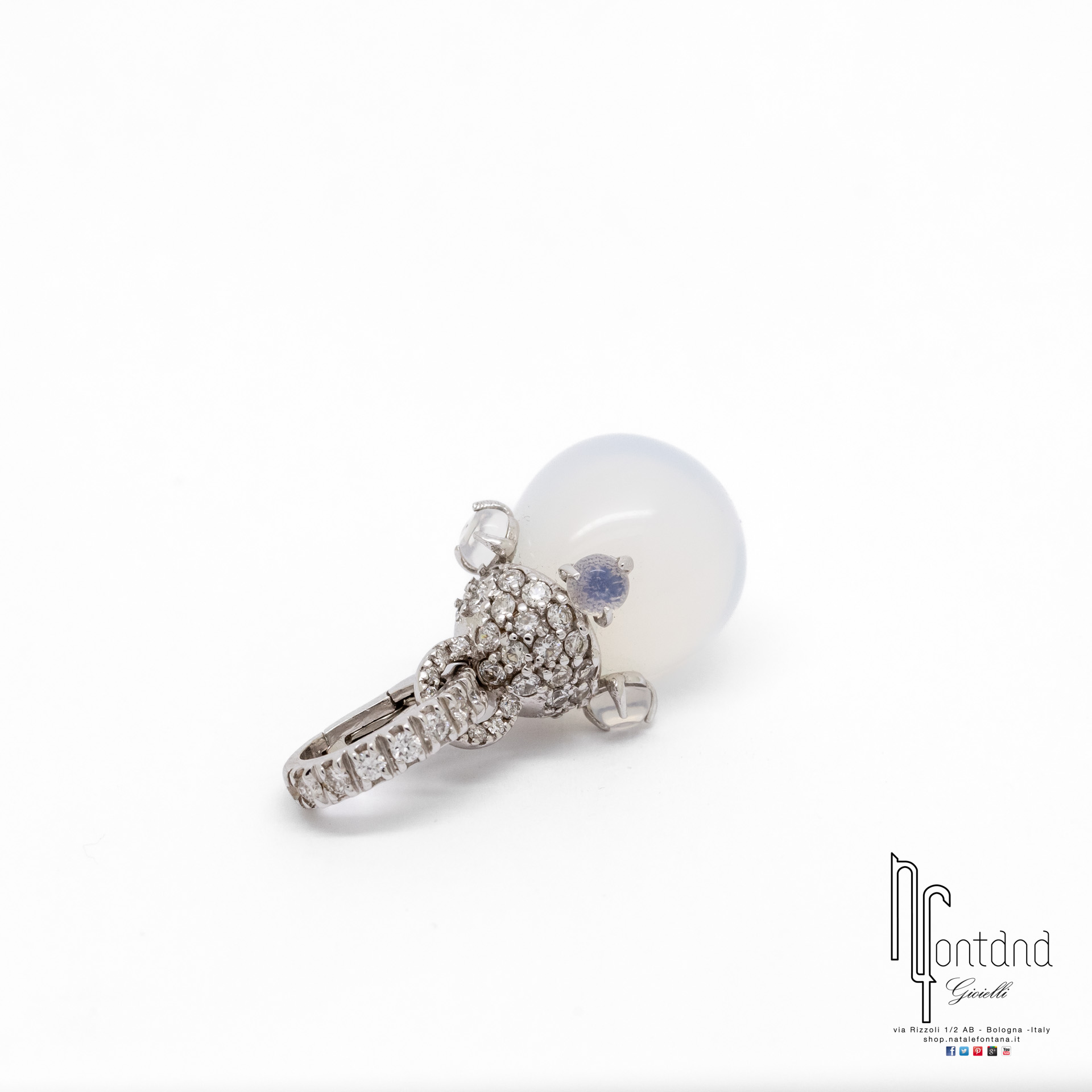 CIONDOLO JOYFUL IN ORO BIANCO 18KT, DIAMANTI E POIRE IN CRISTALLO MILKY