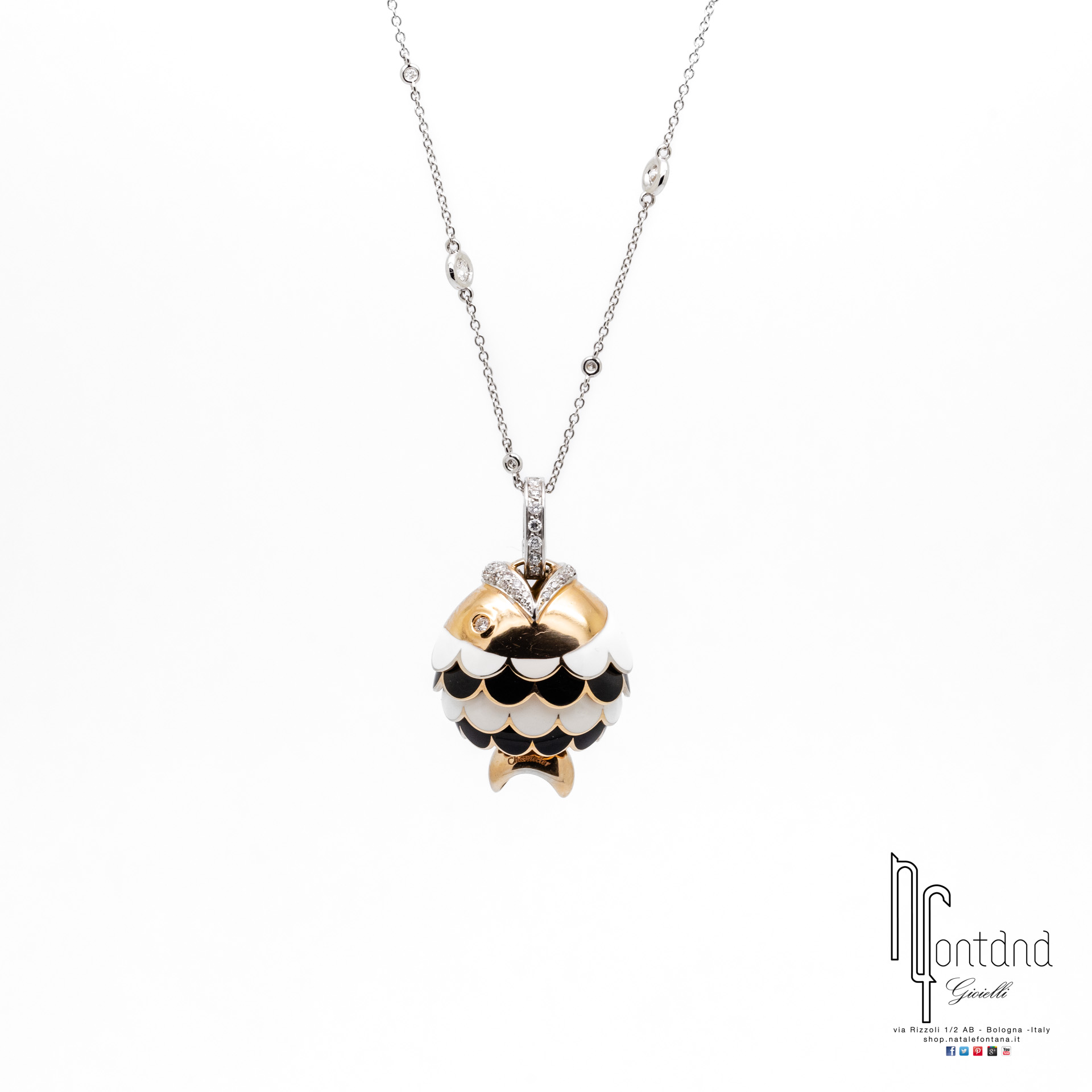 CIONDOLO PAILLETTES IN ORO ROSA 18KT, DIAMANTI, SMALTO BIANCO E NERO