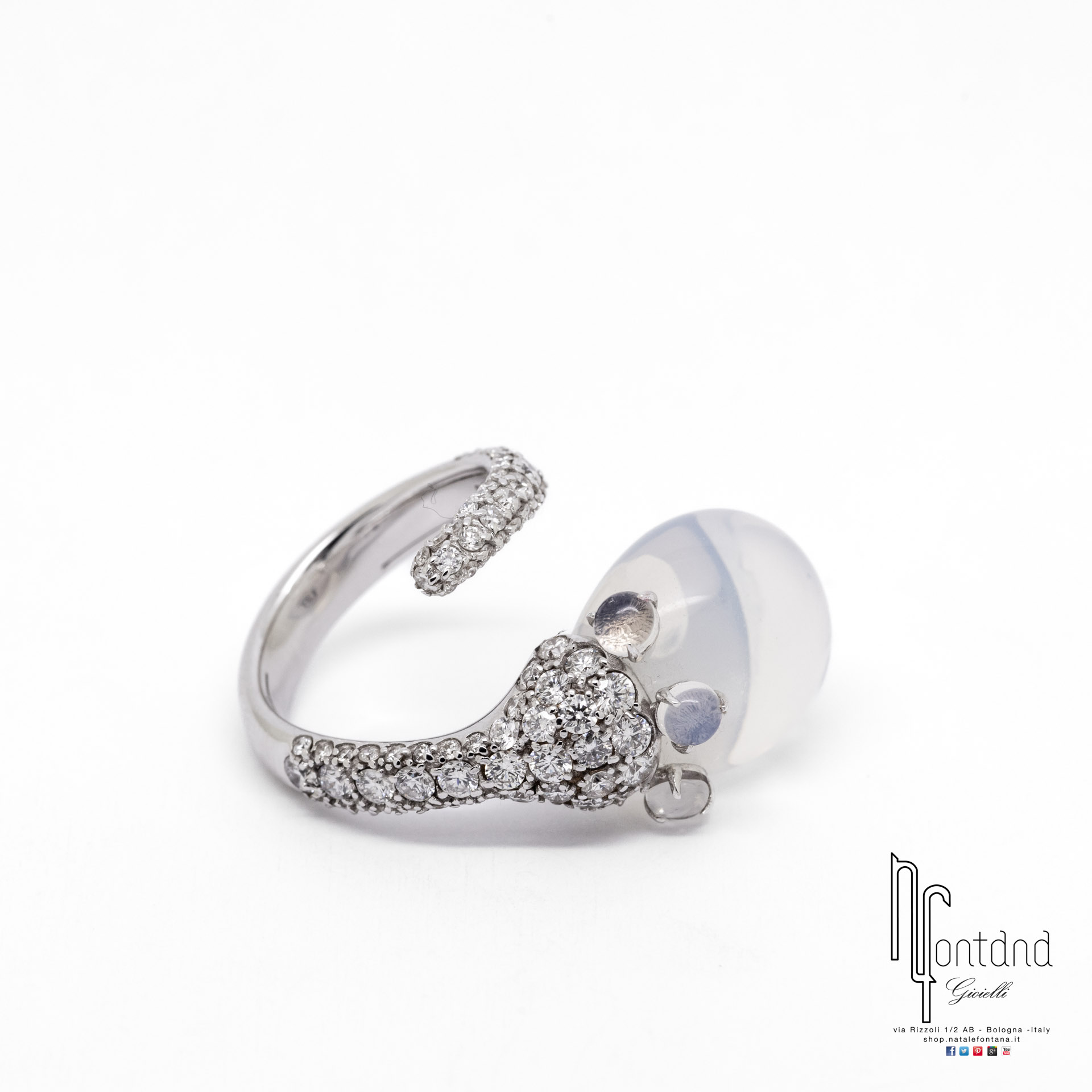 ANELLO JOYFUL IN ORO BIANCO 18KT, DIAMANTI E POIRE IN CRISTALLO COLOR MILKY