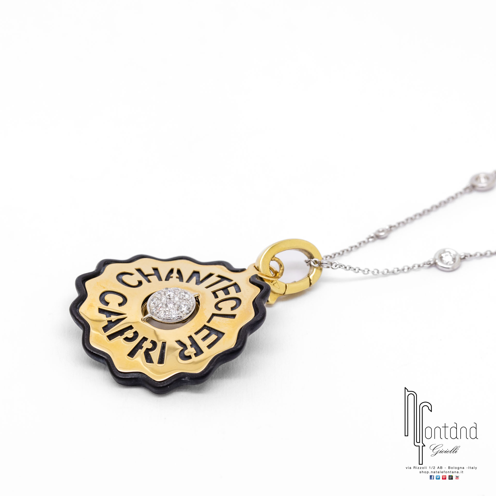 CIONDOLO LOGO IN ORO GIALLO 18KT, DIAMANTI E RESINA NERA OPACA