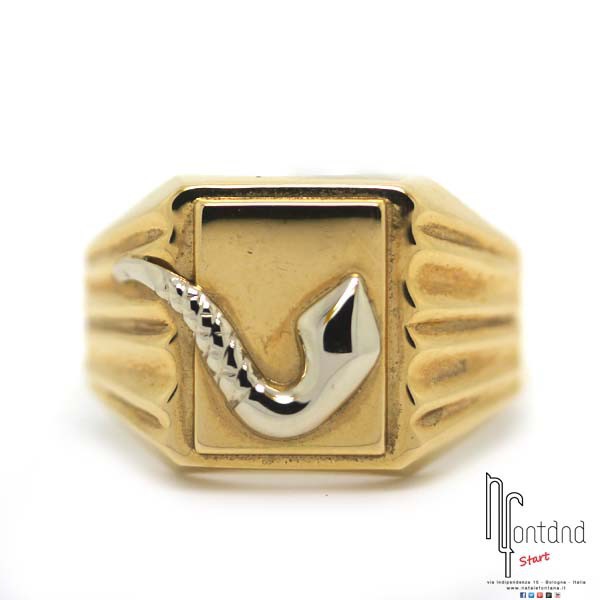 Anello Chevalier in oro giallo con serpente in rilievo in oro bianco - uomo