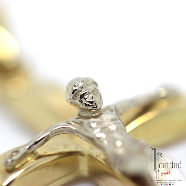 Ciondolo croce media in oro giallo con Cristo in oro bianco