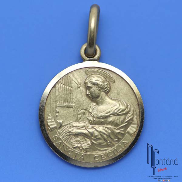 Ciondolo medaglia religiosa in oro giallo con raffigurazione di Santa Cecilia
