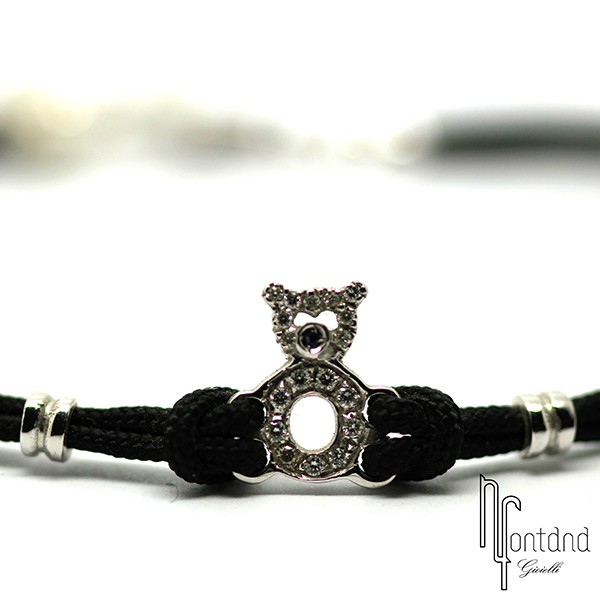 Bracciale Giovepluvio con orsetto in oro bianco 18 kt, brillanti bianchi e sagola in cotone da barca