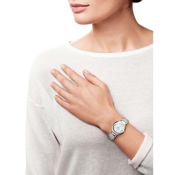 Orologio da donna Baume&Mercier Promesse con movimento automatico, quadrante in madreperla con drapé
