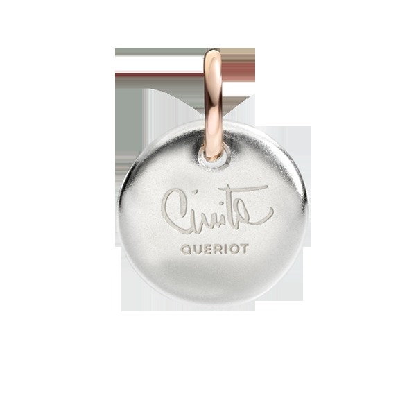 Queriot Micro Monetina in argento con lettera incisa