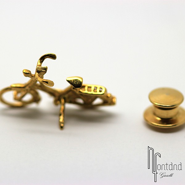 Alfieri & St. John  - Spillino Bicicletta in oro giallo